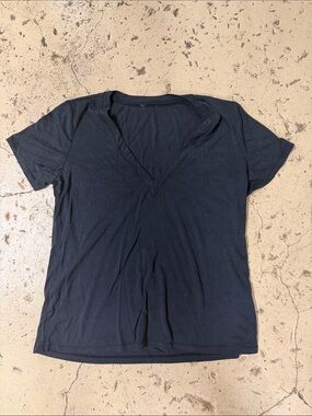 Women's Black V-Neck Short Sleeve Top